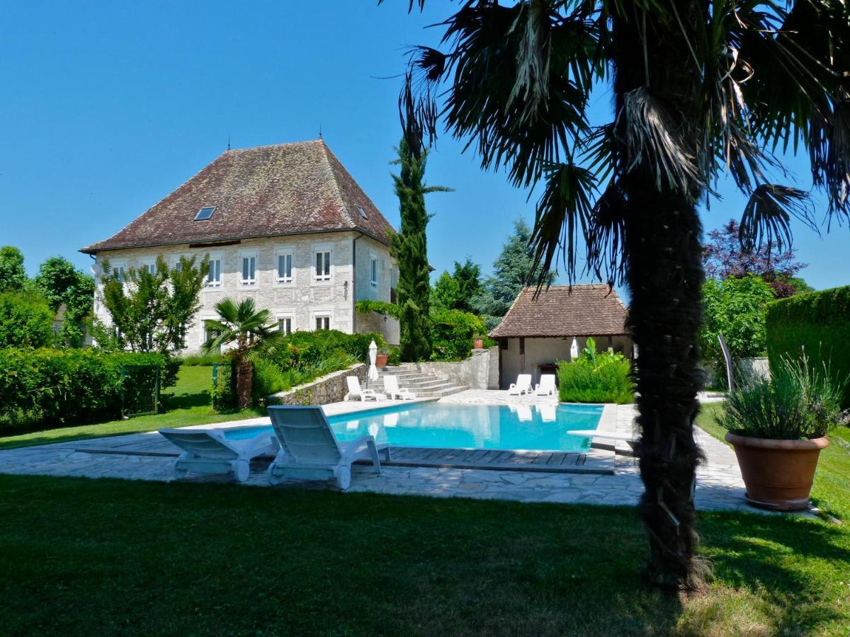 Bed and Breakfast Domaine Du Manoir Les Avenières Exterior foto