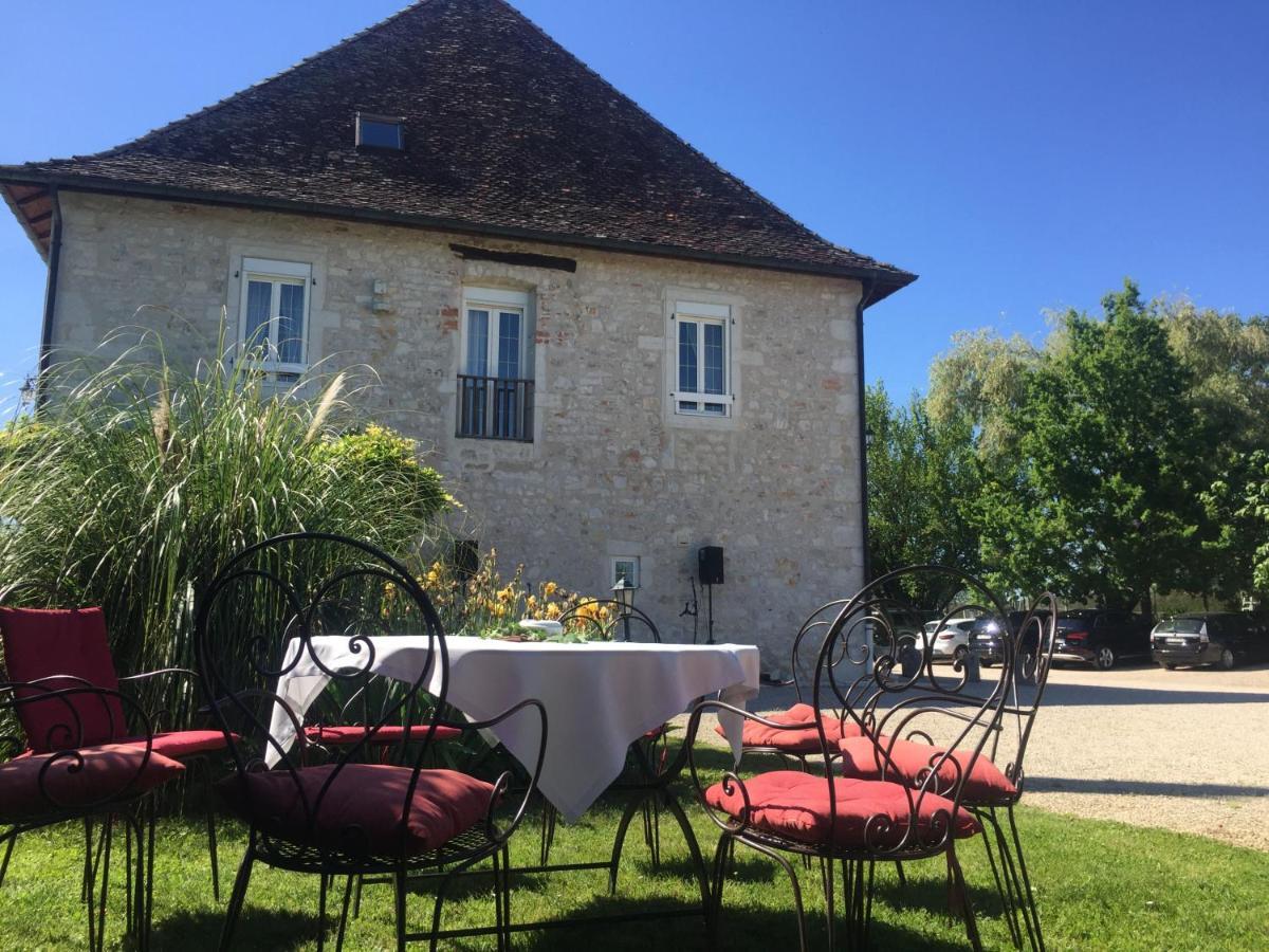 Bed and Breakfast Domaine Du Manoir Les Avenières Exterior foto