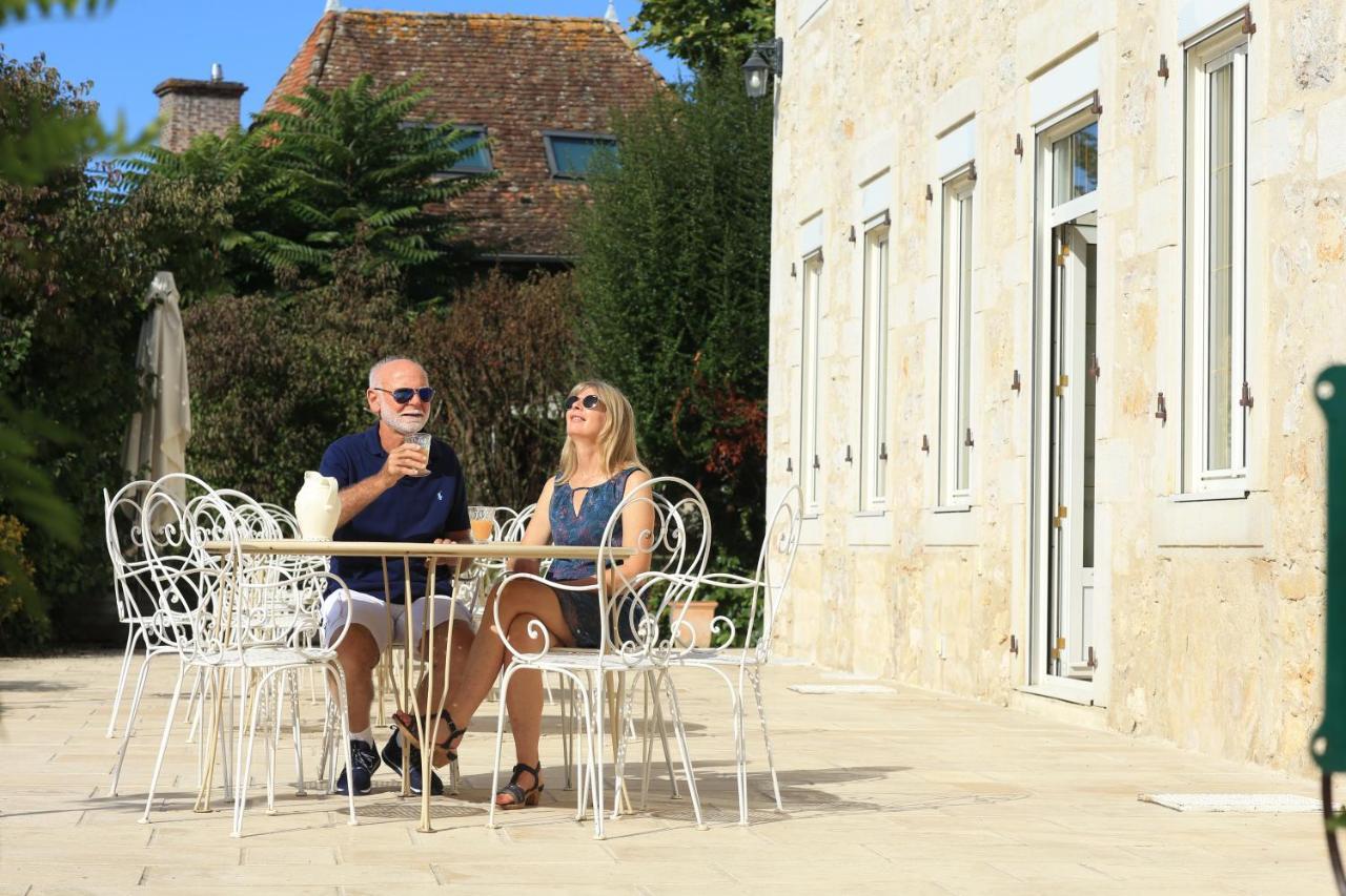 Bed and Breakfast Domaine Du Manoir Les Avenières Exterior foto
